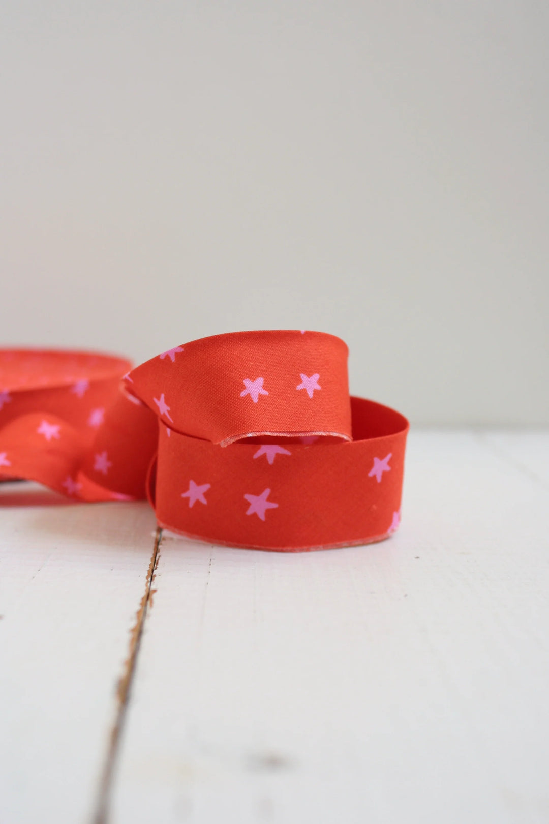 Premade 2.5" Bias Quilt Binding - Starry Warm Red, Prepacked 8 Yds